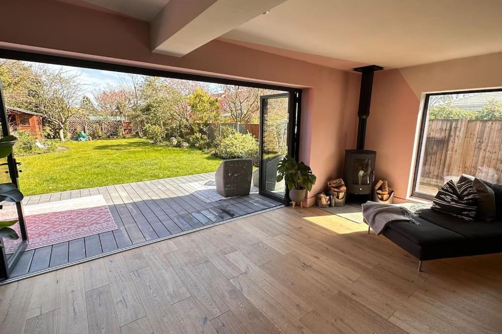 Formby, Spacious True Bungalow Steps From Beach Dış mekan fotoğraf