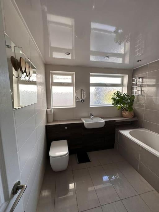 Formby, Spacious True Bungalow Steps From Beach Dış mekan fotoğraf