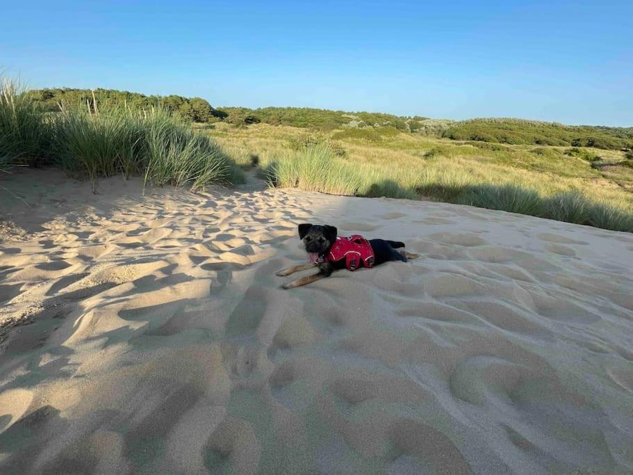 Formby, Spacious True Bungalow Steps From Beach Dış mekan fotoğraf