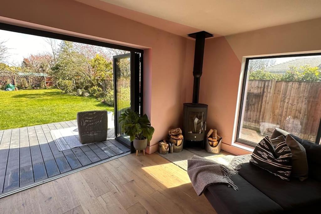 Formby, Spacious True Bungalow Steps From Beach Dış mekan fotoğraf